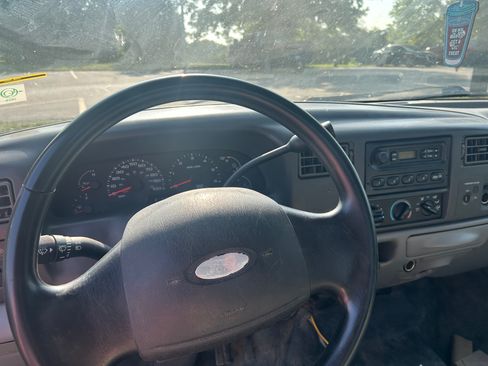 Used 2003 Ford F250 XL RWD image 5