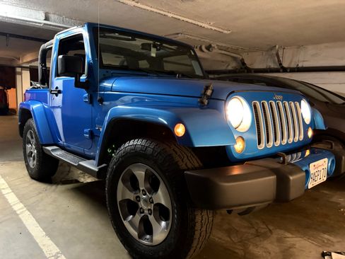 Used 2016 Jeep Wrangler Sahara w/ Connectivity Group AWD/4WD image 14
