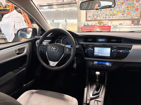 Used 2015 Toyota Corolla LE image 14