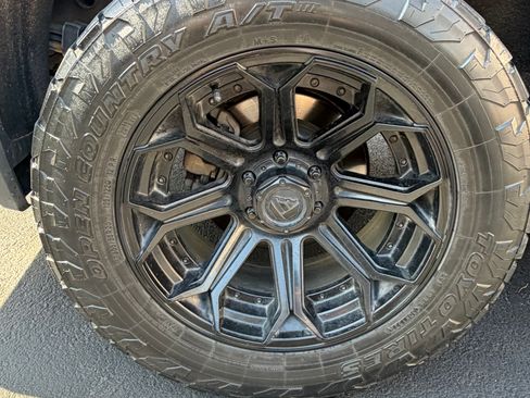 Used 2022 GMC Sierra 1500 AT4X image 6