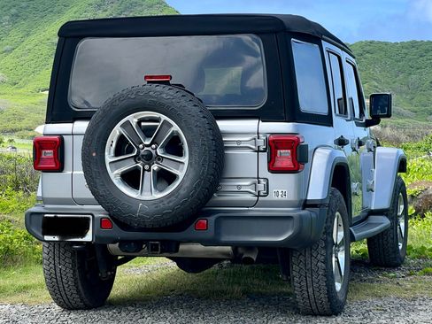 Used 2018 Jeep Wrangler Unlimited Sahara image 5