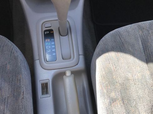 Used 1998 Toyota Corolla LE image 19