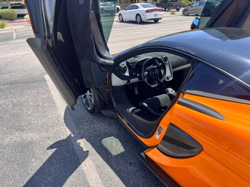 Used 2016 McLaren 570S Coupe image 23