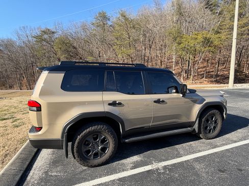 Used 2024 Lexus GX 550 AWD/4WD image 4