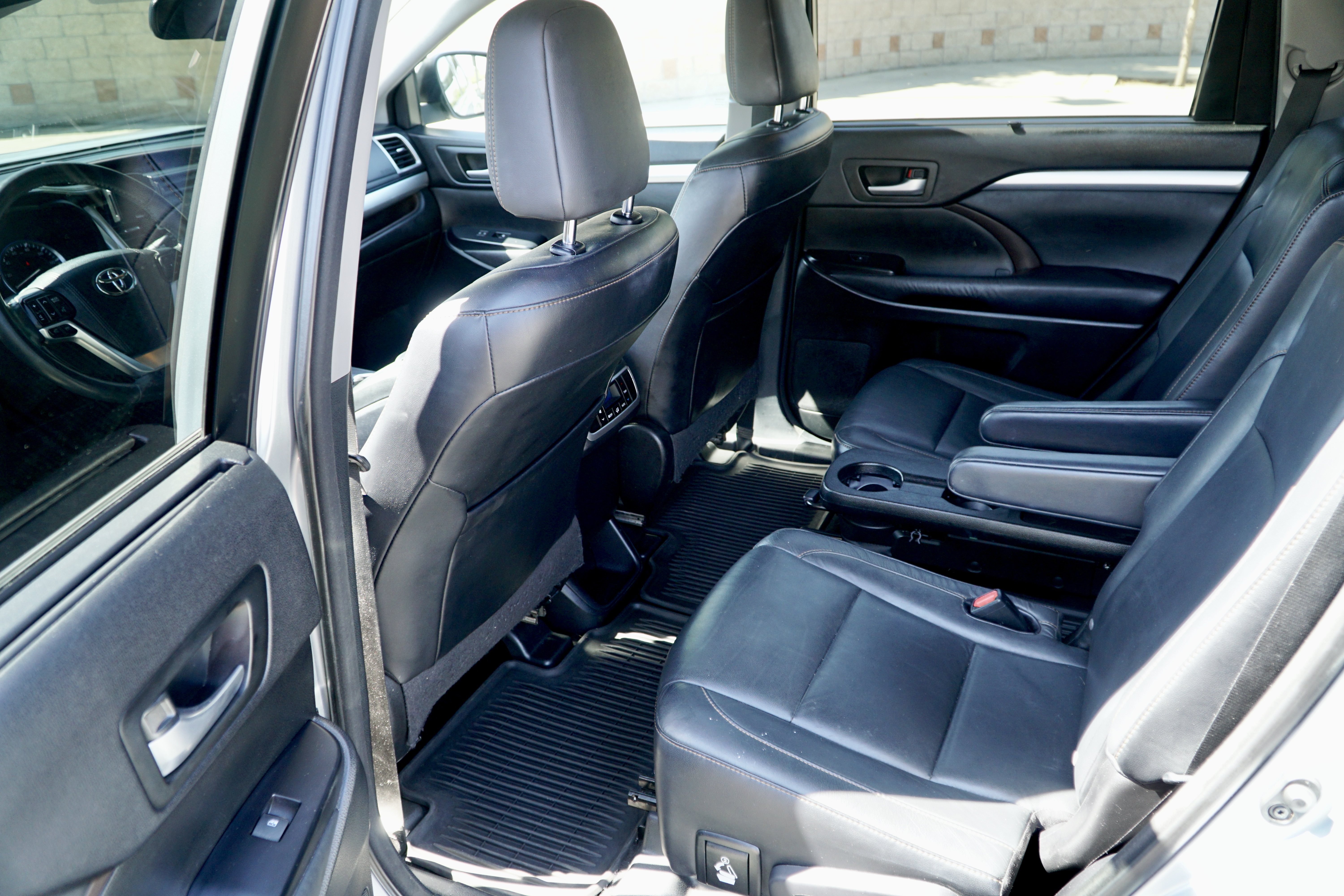Used 2015 Toyota Highlander XLE FWD image 16