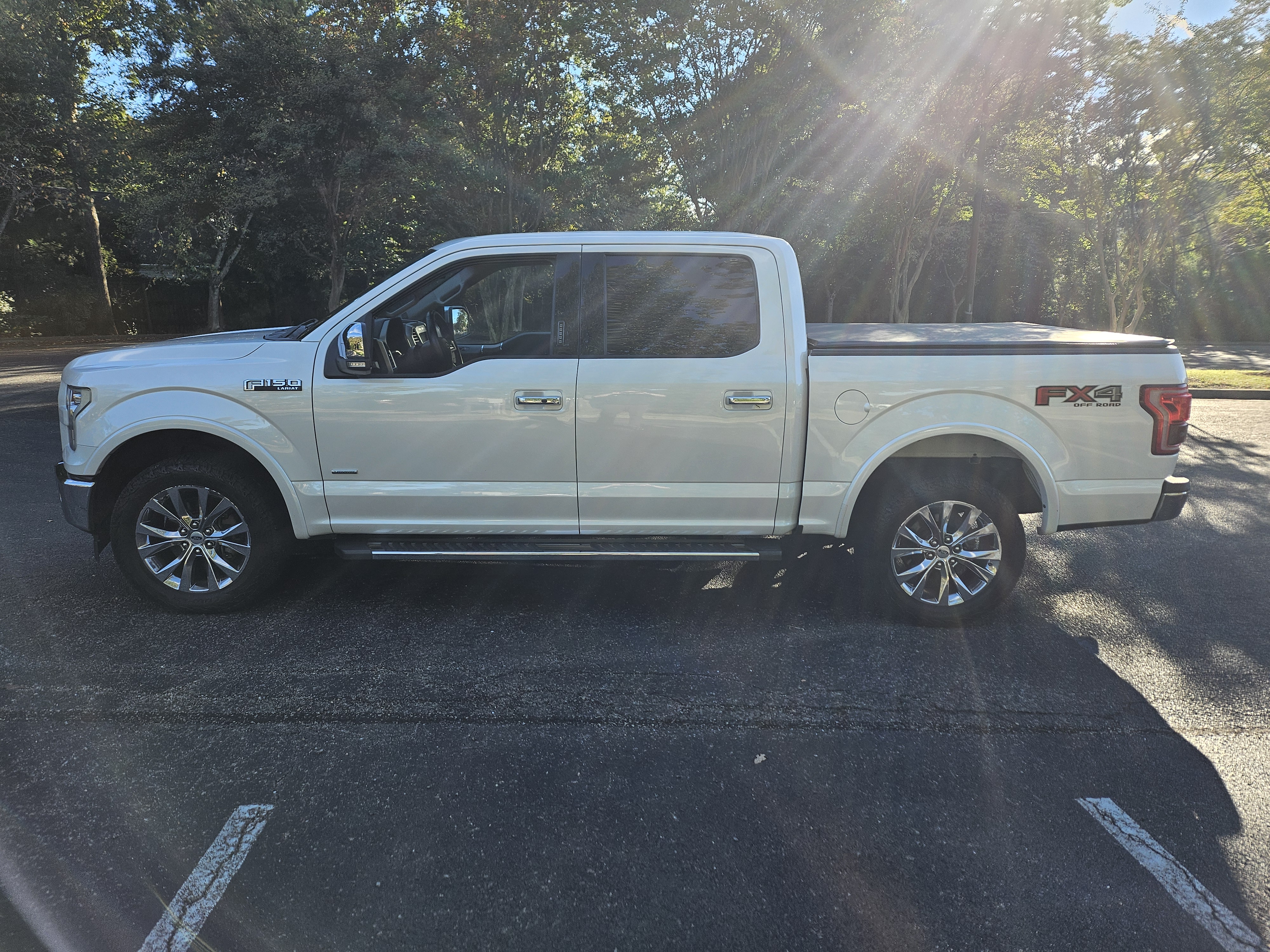 Used 2017 Ford F150 Lariat w/ Equipment Group 502A Luxury AWD/4WD image 5