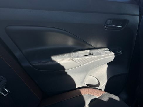 Used 2020 Nissan Versa SR w/ Convenience Package image 21