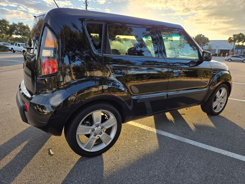 Used 2010 Kia Soul ! image 1
