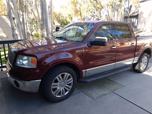 Used 2006 Lincoln Mark LT 2WD image 2
