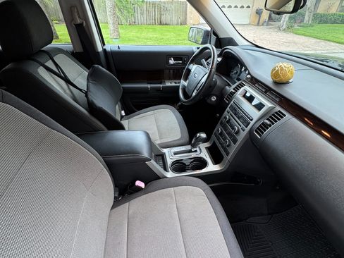Used 2011 Ford Flex SEL w/ Rapid Spec Order Code FWD image 10