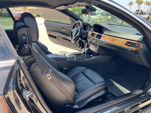 Used 2011 BMW 335i Convertible image 30