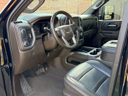 Used 2022 GMC Sierra 3500 Denali w/ Denali Ultimate Package image 12
