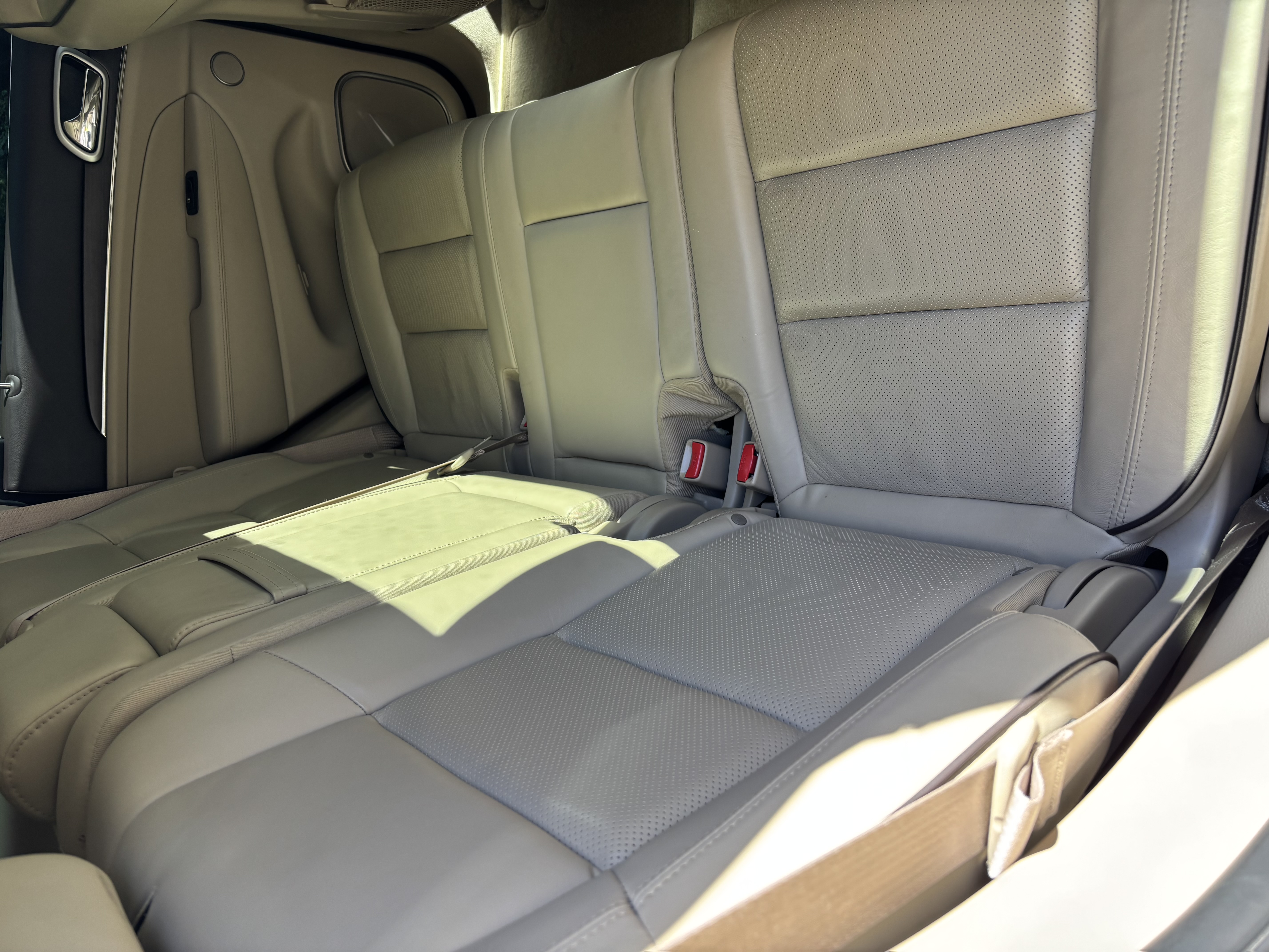 Used 2018 Jeep Grand Cherokee Overland AWD/4WD image 15