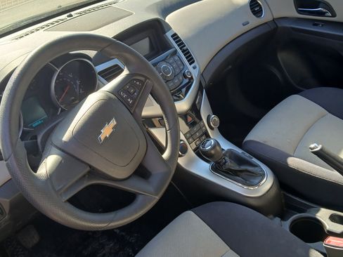Used 2015 Chevrolet Cruze LS image 2