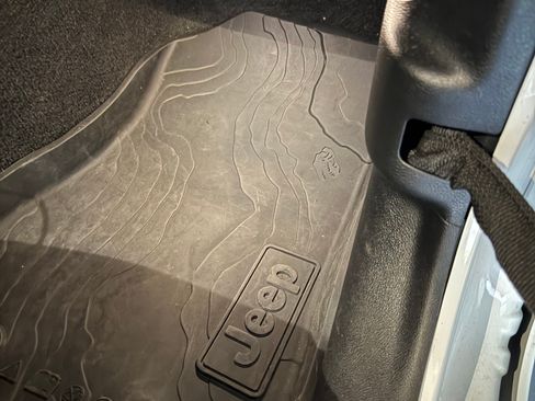 Used 2022 Jeep Wrangler Unlimited Rubicon 4xe w/ Steel Bumper Group image 13