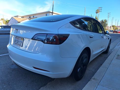 Used 2023 Tesla Model 3 Standard Range image 4
