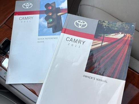 Used 2011 Toyota Camry XLE image 15