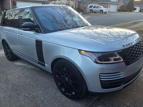 Used 2020 Land Rover Range Rover HSE image 2