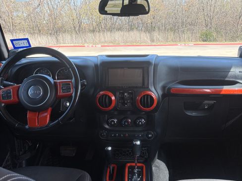 Used 2014 Jeep Wrangler Unlimited Sahara w/ Connectivity Group image 20