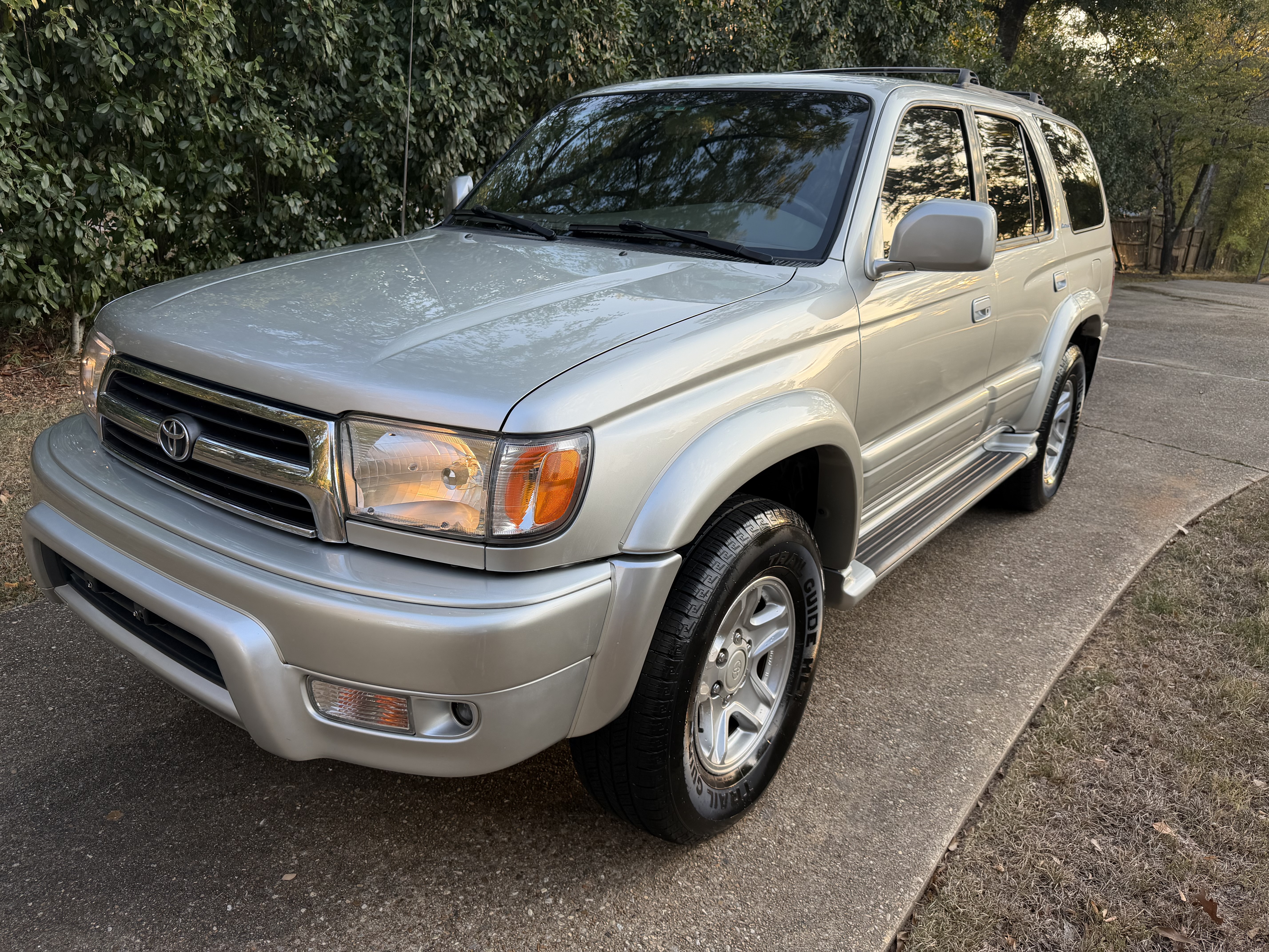 Used 2000 Toyota 4Runner Limited AWD/4WD image 2