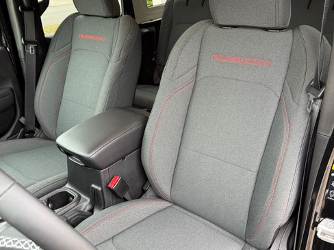 Used 2025 Jeep Wrangler Unlimited Rubicon image 10