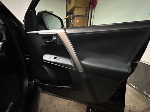 Used 2015 Toyota RAV4 LE image 24