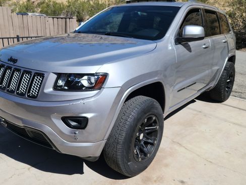 Used 2014 Jeep Grand Cherokee Altitude image 2