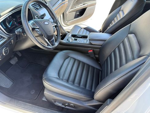 Used 2020 Ford Fusion SEL FWD image 11