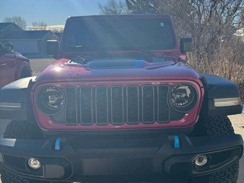 Used 2024 Jeep Wrangler Unlimited Rubicon 4xe w/ Technology Group image 8