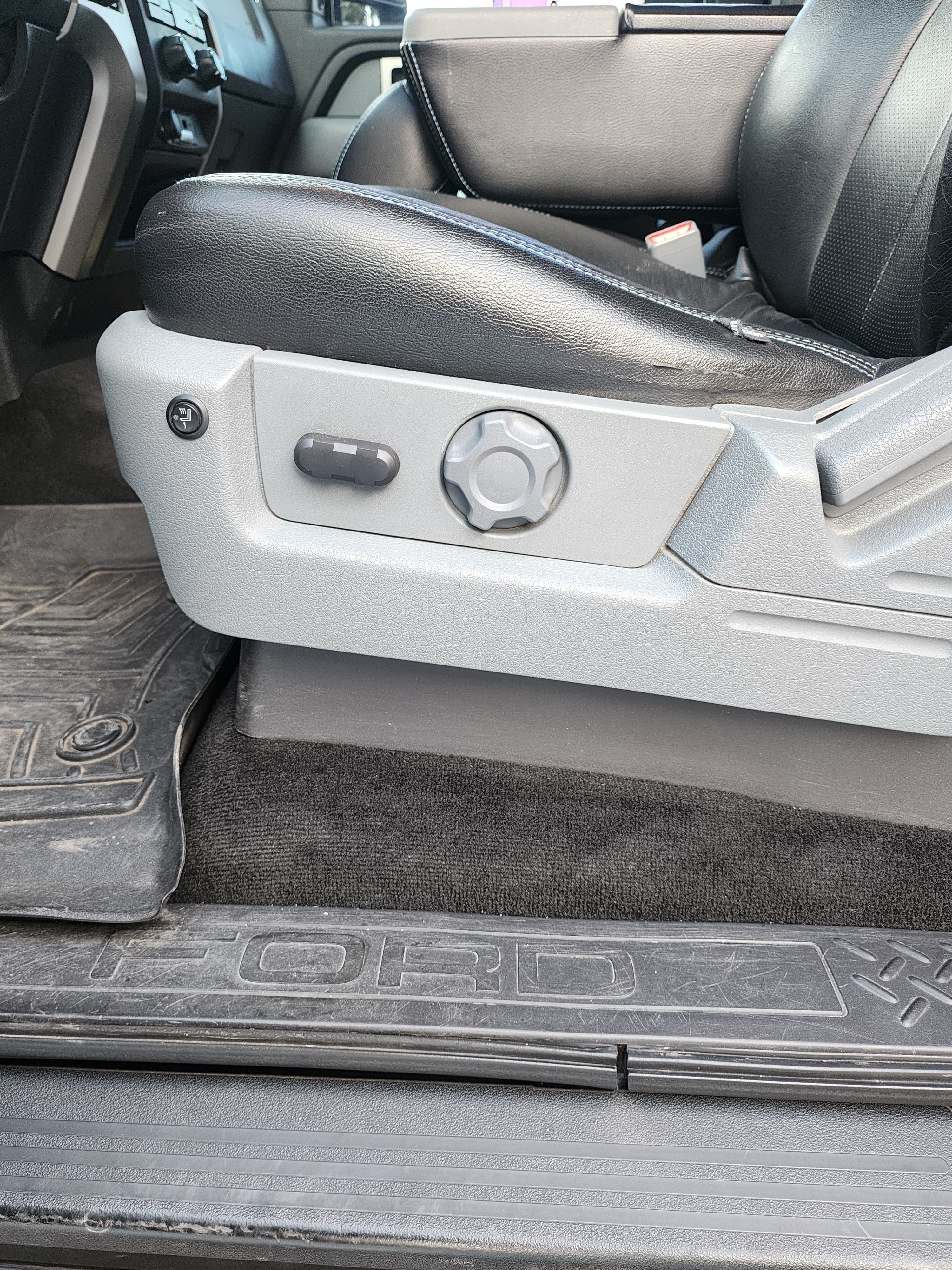 Used 2011 Ford F150 XLT w/ XLT Chrome Pkg AWD/4WD image 16