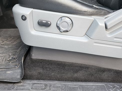 Used 2011 Ford F150 XLT w/ XLT Chrome Pkg AWD/4WD image 16