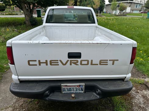 Used 2002 Chevrolet S10 Pickup 2WD Regular Cab image 6