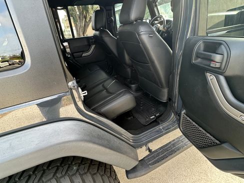 Used 2018 Jeep Wrangler Unlimited Sport image 11