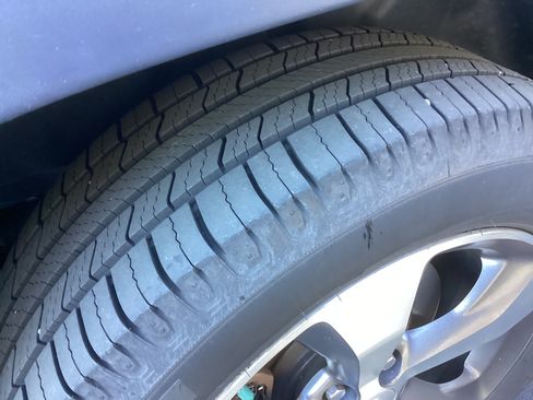 Used 2021 Jeep Cherokee Limited image 19