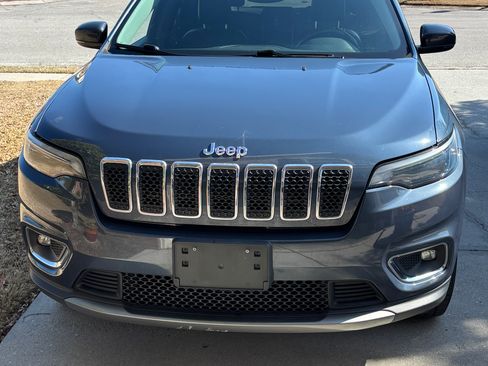 Used 2020 Jeep Cherokee Limited image 2