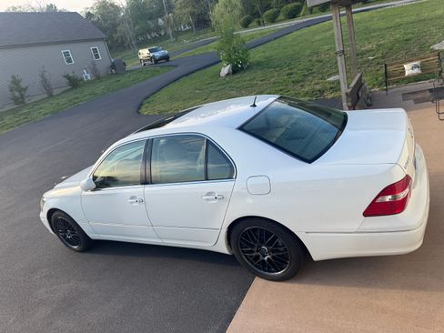 Used 2004 Lexus LS 430 RWD image 2