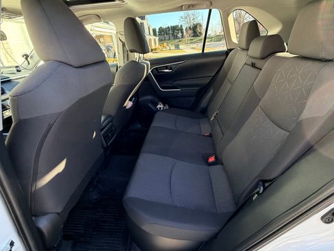 Used 2020 Toyota RAV4 XLE w/ Convenience Package image 14