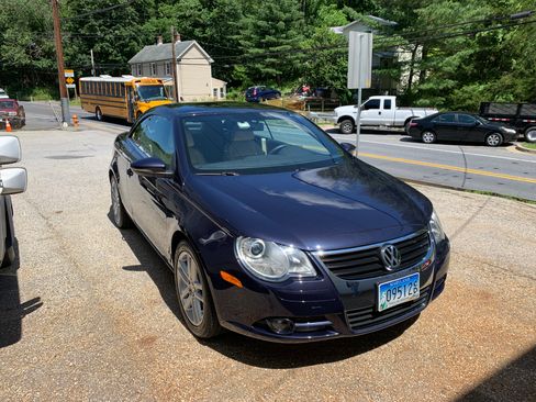 Used 2009 Volkswagen Eos Lux FWD image 1