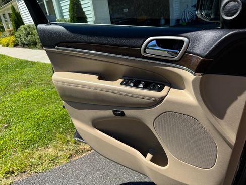 Used 2015 Jeep Grand Cherokee Limited image 15