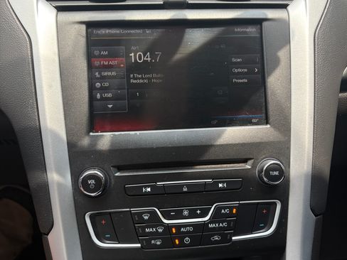 Used 2016 Ford Fusion SE FWD image 17