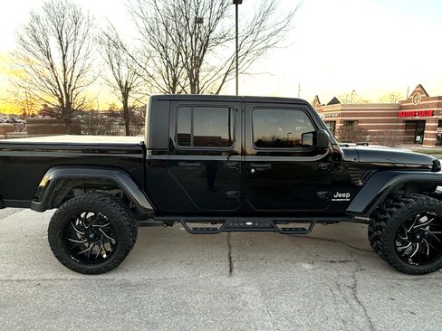 Used 2021 Jeep Gladiator Overland w/ Popular Equipment Package image 2