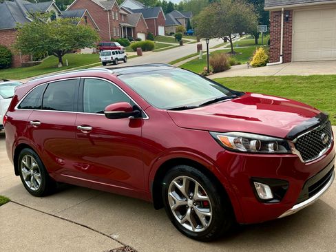 Used 2016 Kia Sorento SX image 2