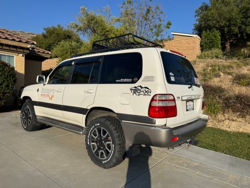 Used 2004 Toyota Land Cruiser AWD/4WD image 2