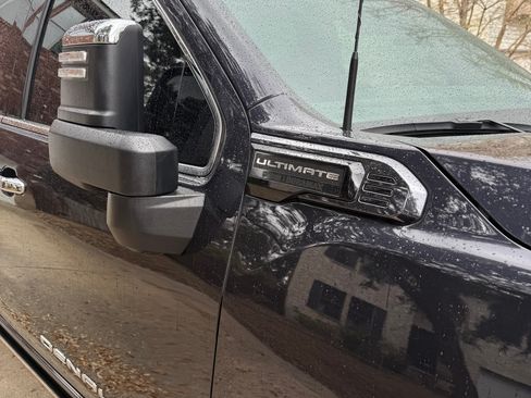 Used 2024 GMC Sierra 2500 Denali Ultimate image 11