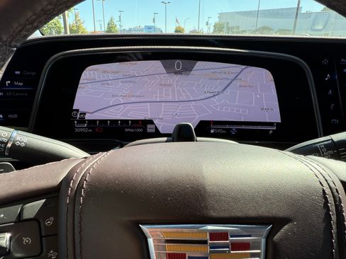 Used 2024 Cadillac Escalade ESV Sport Platinum w/ LPO, ONYX Package image 27