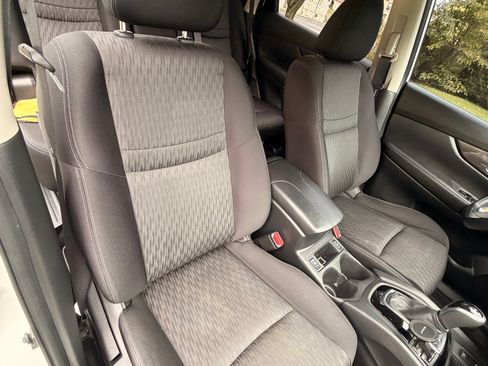 Used 2019 Nissan Rogue SV w/ Sun & Sound Touring Package AWD/4WD image 22