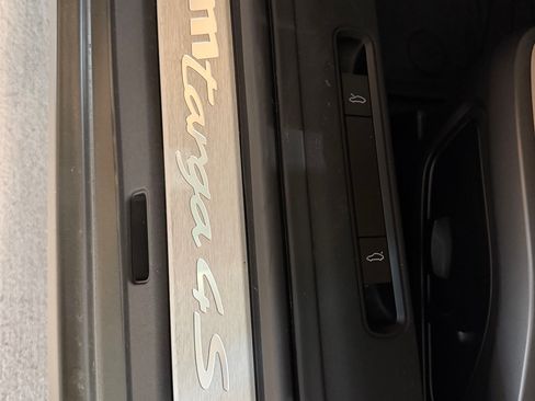 Used 2021 Porsche 911 image 15