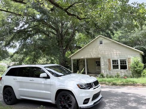Used 2017 Jeep Grand Cherokee SRT AWD/4WD image 2