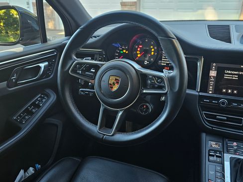 Used 2021 Porsche Macan S w/ Premium Package Plus image 9