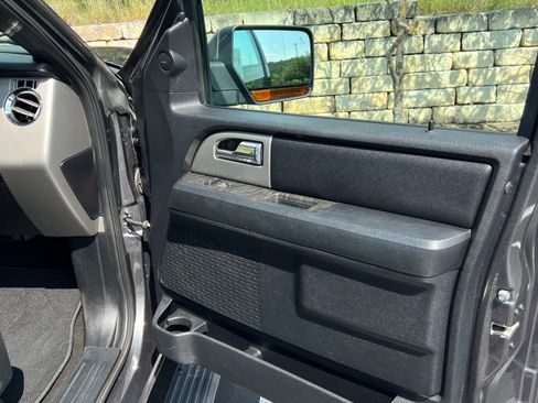 Used 2015 Ford Expedition Limited w/ Equipment Group 301A AWD/4WD image 30